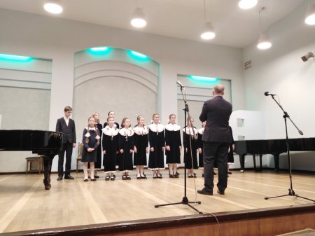 Образцовый хор старших классов "Децима" под руководством А.Климовича принял участие в проекте "Зимние сказки рояля"