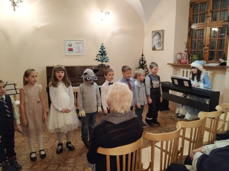 Акция "Наши дети". Новогодний концерт учащихся ДМШИ №10 для воспитанников Детского дома №5 г.Минска