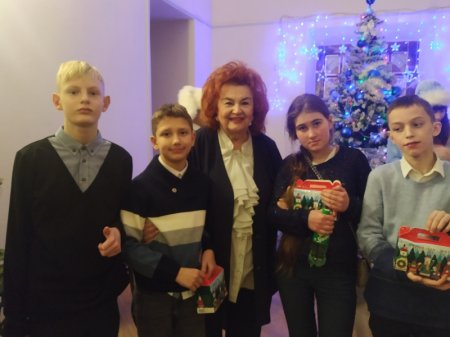 Акция "Наши дети". Новогодний концерт учащихся ДМШИ №10 для воспитанников Детского дома №5 г.Минска